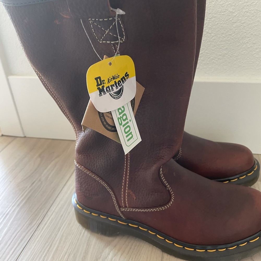 DR. Martens Belsay Boot In Teak Industrial Bear Size 7